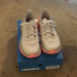 Hoka clifton edge size 7.5